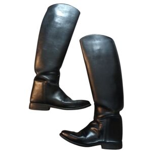 Elegant Black Leather Riding Boots